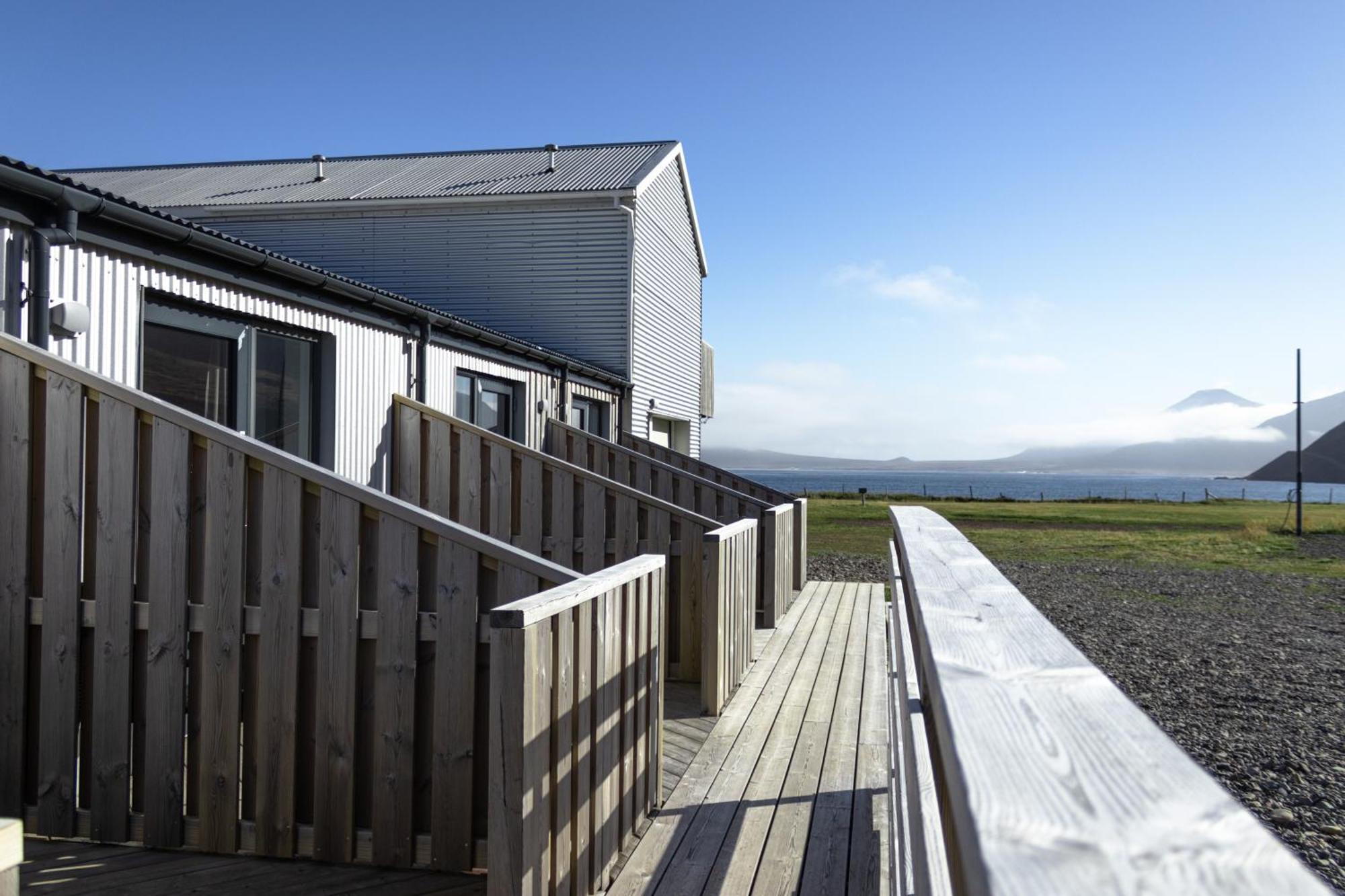 Urdartindur Guesthouse And Cottages Northurfjorthur ภายนอก รูปภาพ