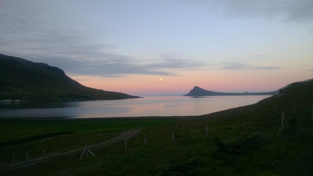 Urdartindur Guesthouse And Cottages Northurfjorthur ภายนอก รูปภาพ