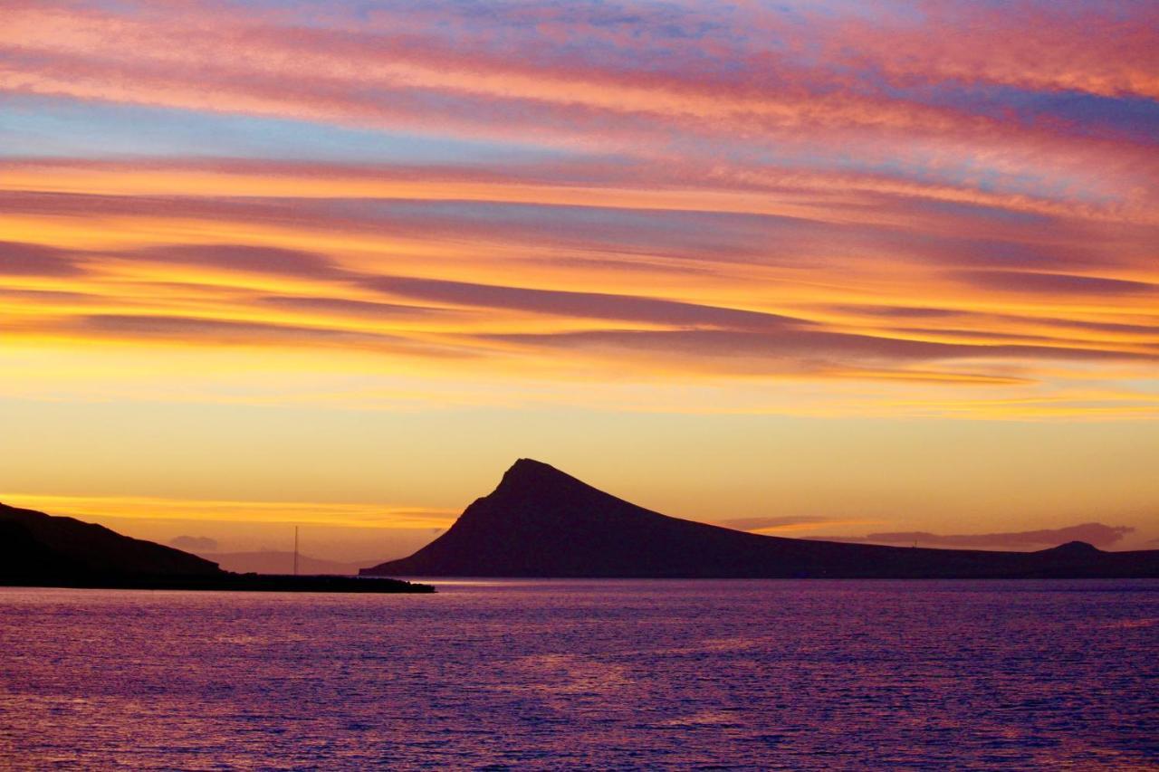Urdartindur Guesthouse And Cottages Northurfjorthur ภายนอก รูปภาพ